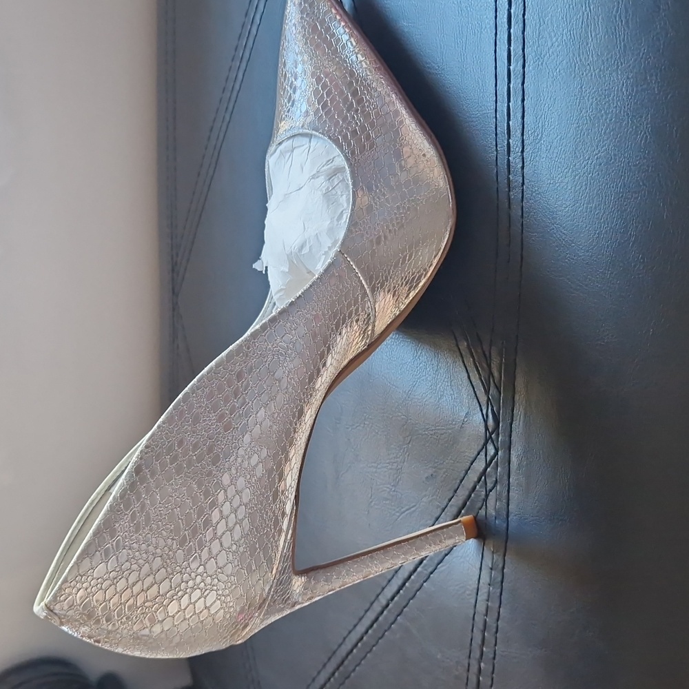 Aldo Elegant Silver Stiletto Heels With Matching Clutch. - Picture 4 of 15